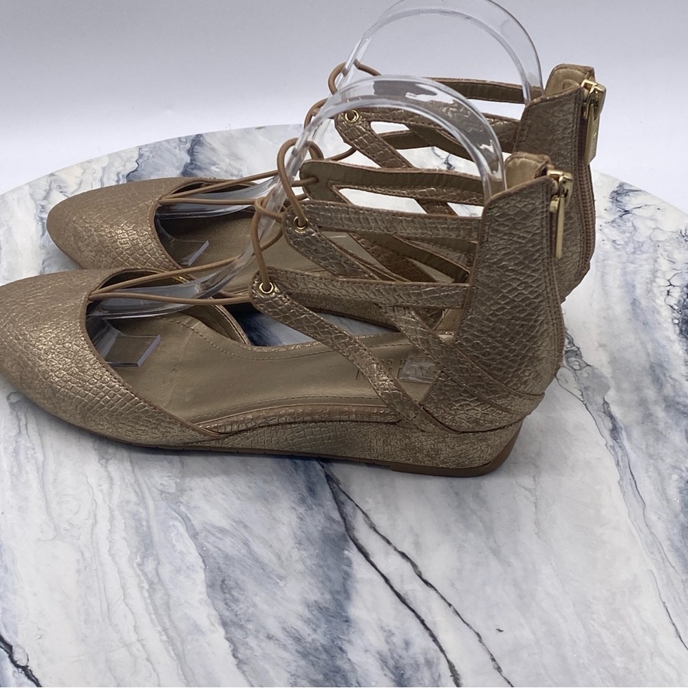 NWT Kenneth Cole Reaction gold wedges Size 7 M - Picture 5 of 11